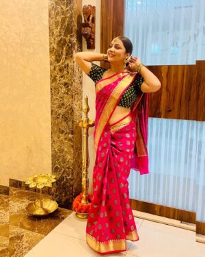Nidhi Uttam Instagram - Channeling my inner desi diva in this stunning saree ✨💕#southindianweddings #sareevogue #sareelove #family