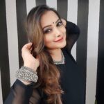 Nidhi Uttam Instagram - Feeling chic and stylish in black🖤 #traditional #loveforblack