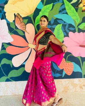 Nidhi Uttam Instagram - Channeling my inner desi diva in this stunning saree ✨💕#southindianweddings #sareevogue #sareelove #family