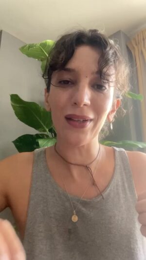 Nihal Yalçın Instagram - Makam odalarında aceleye getirilen yüz yogasıyla ilgili naçizane bilgilerimi paylaştım. Umarım herkes faydalanır. Şifa olsun 🤍 #yüzyogası
