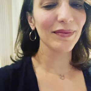 Nihal Yalçın Instagram - Harika bir kovır sizlere armağan olsun. Bek vokal @budilili bek vokali seslendiren @yalcinhilal