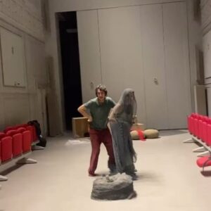 Nihal Yalçın Instagram - Harika bir 2 kişilik müzikal geliyor 👹
Yönetmenim @guraydincol un müzik zevki, partnerim @onurberkars ın dans yeteneği… Ne diyebilirim… Provada eğlenmeyeceksek de ne bileyim. @theatre_cirkin