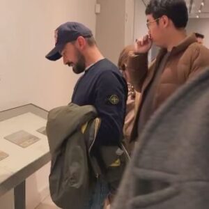 Nihal Yalçın Instagram - 4 saatlik uykuyla, uçaktan iner inenmez Picasso müzesine geldim. Boğazıma kadar resim sanatına battım. Sizler için gezdim, yorumladım, hap bilgiler verdim. Anne babalar özellikle sözüm size! Çocuklarınızın çizimlerini atmayın! Sanat dolu bir yıl olsun! İyi seneler!