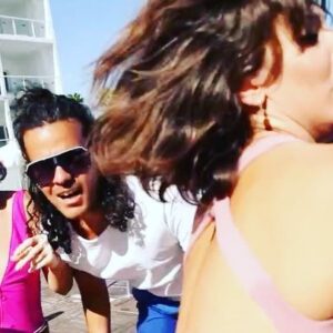 Nihal Yalçın Instagram - Hhahahhaha hadi bir #tbt daha 🥂 @canmerdan_dogan @erkantaskirann @sd.durna