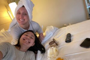 Niki Ang Instagram - 6 (six!!!!!) whole years of marriage, countless selfies all over the world, more and more love. Happy anniversary @kelsiejod and happy birthday Beyoncé 💕