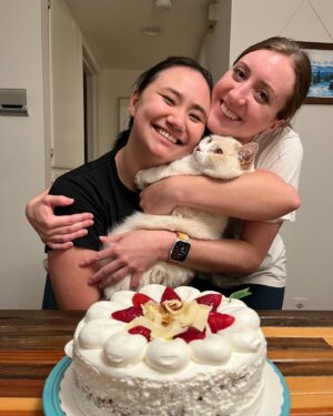 Niki Ang Instagram - I turned 29 on Tuesday but today we had cake ✌🏽

happy father’s day.