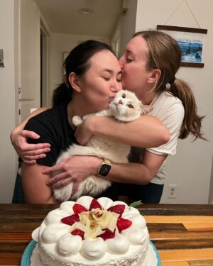 Niki Ang Instagram - I turned 29 on Tuesday but today we had cake ✌🏽

happy father’s day.