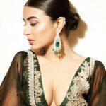 Nikkesha Rangwala Instagram - Don’t wait until you’ve reached your goal to be proud of yourself. Be proud of every single step you take to reach that goal. Outfit @suwanneebysam Photography @kapil_parmar0751 Hair @sunny_hairr Makeup @kavitaparmar_makeup_hair Jewelry @silverplazaoriginal Special thanks to my girls @remeemusic @swaness #fashiongram #indowesternstyle #indianwear #poser
