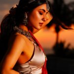 Nikkesha Rangwala Instagram - I’d rock a sari daily, if I could. Photography @kapil_parmar0751 Hair @sunny_hairr Makeup @kavitaparmar_makeup_hair Accessories @silverplazaoriginal Sari @raw_mango #desilook #oxsidesedjewellery #sari #desigirl