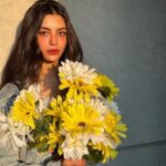 Nikkesha Rangwala Instagram - Keep your face to the sunshine and you cannot see the shadows. Hair and photography @azaincoutinho Makeup @hnmbysnehal #beasunflower #summersun #mumbaidiaries