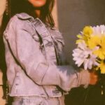 Nikkesha Rangwala Instagram - Keep your face to the sunshine and you cannot see the shadows. Hair and photography @azaincoutinho Makeup @hnmbysnehal #beasunflower #summersun #mumbaidiaries