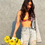 Nikkesha Rangwala Instagram - Keep your face to the sunshine and you cannot see the shadows. Hair and photography @azaincoutinho Makeup @hnmbysnehal #beasunflower #summersun #mumbaidiaries