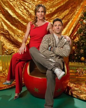 Nikki DeLoach Instagram - Christmas Con 2023 ❤️ 

📸 @presleyannphoto 
@people 
@shutterstock 
@thats4ent