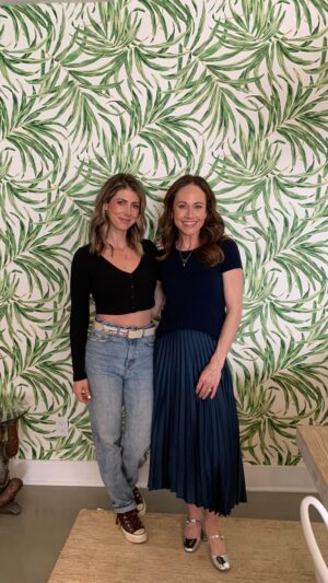 Nikki DeLoach Instagram - Hearing this story is the first time I’ve ever fully cried on my podcast when I wasn’t talking about Bob. This is absolutely the most beautiful story and @nikdeloach is so strong and brave to share this and to go through so much pain and come out the other side willing to help others. 

This is my first deep conversation about Alzheimer’s and dementia, and her advice and experience can be so helpful to so many others who are suffering through this with a loved one. Listen to the full episode of @comfortfood_pod wherever you get your podcasts.