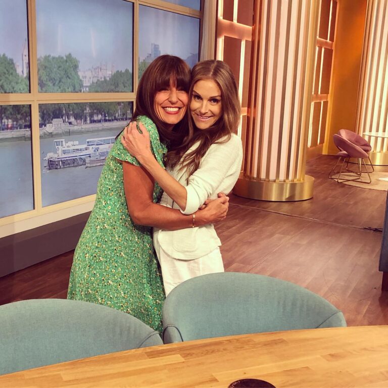 Nikki Grahame Instagram - So wonderful to be reunited with this gorgeous woman @davinamccall 🥰