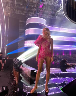 Nikki Osborne Instagram - I refrained from the greyhound dress joke. 
This show is wild. So many talented people. And me.