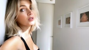 Nikki Osborne Instagram - I’ve buggered my algorithm. Please like my face. That’ll fix it. Cheers!