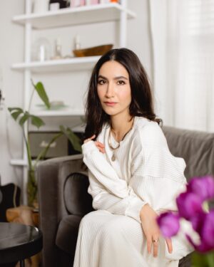 Nikohl Boosheri Instagram - h i 🌿🐇