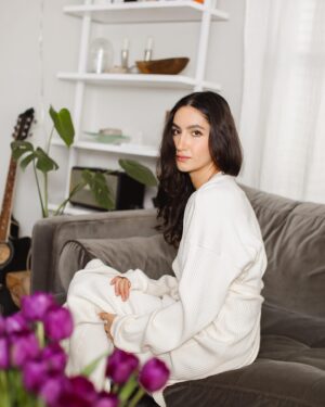 Nikohl Boosheri Instagram - h i 🌿🐇