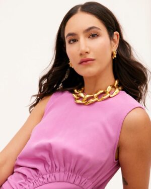 Nikohl Boosheri Instagram - I rarely ever wear color but I couldn’t help but fall in love with this vibrant pink dress by @lelarose. Thank you to fellow Canadian @kelsey_hale for these shots! Styled here by the genius @nataliehoseltonstyle and glam by incredible ladies @jentioseco & @thesophiaporter 💖