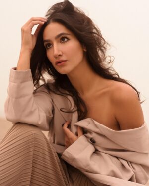 Nikohl Boosheri Instagram - 🦉✨ 

Last one from this series shot by the genius @jennabermanphoto. 

Fun fact, we were planning to only shoot in her studio that day but the forest fires had left skies such an eerie color that she suggested we go see what we can get on the beach. The end result was a total mood ✨