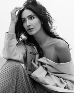 Nikohl Boosheri Instagram - 🦉✨ 

Last one from this series shot by the genius @jennabermanphoto. 

Fun fact, we were planning to only shoot in her studio that day but the forest fires had left skies such an eerie color that she suggested we go see what we can get on the beach. The end result was a total mood ✨