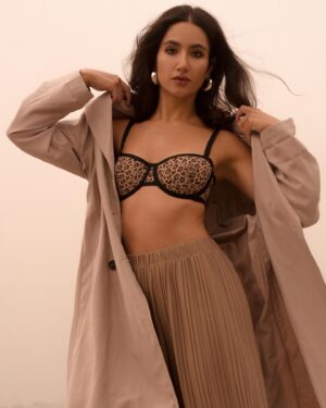 Nikohl Boosheri Instagram - 🪰🤎