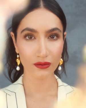 Nikohl Boosheri Instagram - 🤍🦪 

Photographed by @kelsey_hale 
Lighting by @tutuleeco 
Glam by @jentioseco & @thesophiaporter 
Styled by @nataliehoseltonstyle