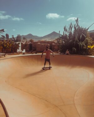 Nikol Moravcová Instagram - UNPOSTED - #Fuerteventura 🏜️
📍@casa_lapaz 

Řešíme zrovna, kam na jarní prázdniny. Karol chce samozřejmě surfovat, ale já bych radši hory. Tatry, Rakousko nebo klidně Krkonoše.

Co byste radši vy?