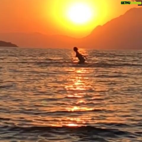 Nil Günal Instagram - 📷 @keremcakiroglu 💞 #tbt #holiday #naturephotography #travelers #sunsetphotography #sea #seasunset #camping⛺