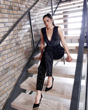 Nila Fırat Instagram - Gecen sene bu zamanlar🕷
@miinofficial 🖤
_______________________
Makyaj @berkersan 
Fotoğraf @umittaylan