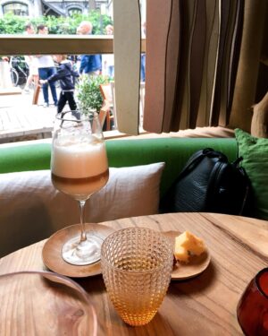 Nila Fırat Instagram - My favorite restaurant in ghent and missed days 🥂🦪 @naturellrestaurant #naturellrestaurant #ghent