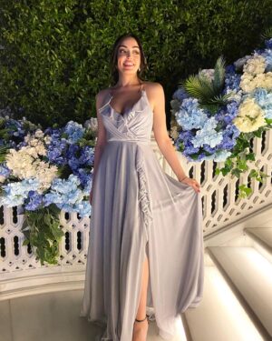 Nila Fırat Instagram - Size sıralama doğru mu diye soracak yüzüm yok, çünkü aylardır post atmamışım 🐳
Ok kaldığım yerden bir düğün süslenmesiyle devam. 
Elbisemi çok severek @rentisthenewchic ‘den seçmiştim 🫠🤍 
Saçlarım her zamanki gibi Sabit abimin eseriydi 🫶🏻 @sabitakkaya 

#reklam #tavsiye #tbt