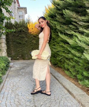 Nila Fırat Instagram - Tatil fotoğraflarına bakıp da avunan kaç kişiyiz? 🙋🏻‍♀️