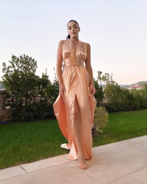 Nila Fırat Instagram - 2 hafta önce bugün, ne güzel bir gün için giyinmiştim.. 🧡
 ______________________________

@hermanashautecouture
