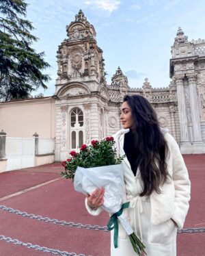 Nila Fırat Instagram - In joy or sadness flowers are our constant friends. ❤️

1, 2, 3, 4, 5, 6, 7  kaydırmalııııı 👻 #kokinaçiçeği