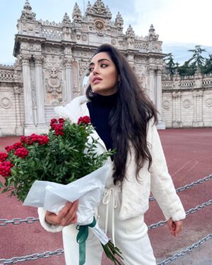 Nila Fırat Instagram - In joy or sadness flowers are our constant friends. ❤️

1, 2, 3, 4, 5, 6, 7  kaydırmalııııı 👻 #kokinaçiçeği