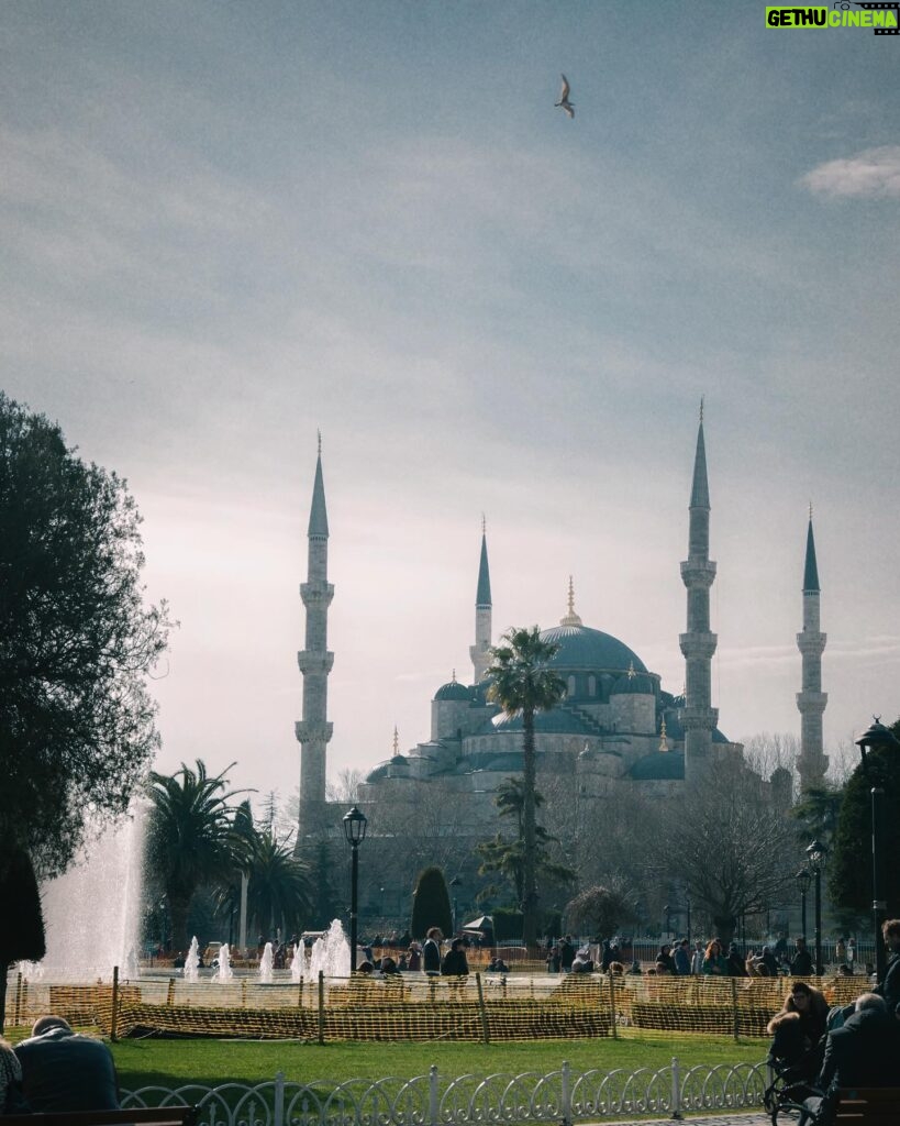 Nilam Farooq Instagram - Anzeige | Verdiente Auszeit von einfach allem in 3, 2, 1 - mit magischem Tagestrip nach Istanbul und always first choice @turkishairlines - final destination: Kapstadt. Gefühlt war mein ganzer Feed letzte Woche noch hier. Mein letztes Mal ist 8 Jahre her und ich freue mich einfach auf Kopf frei und Fernweh stillen. 🤍