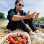 Nilam Farooq Instagram – 🍓🍓🙏☀️ – Bester erster freier Tag seit einigen Wochen – ☀️🙏🍓🍓