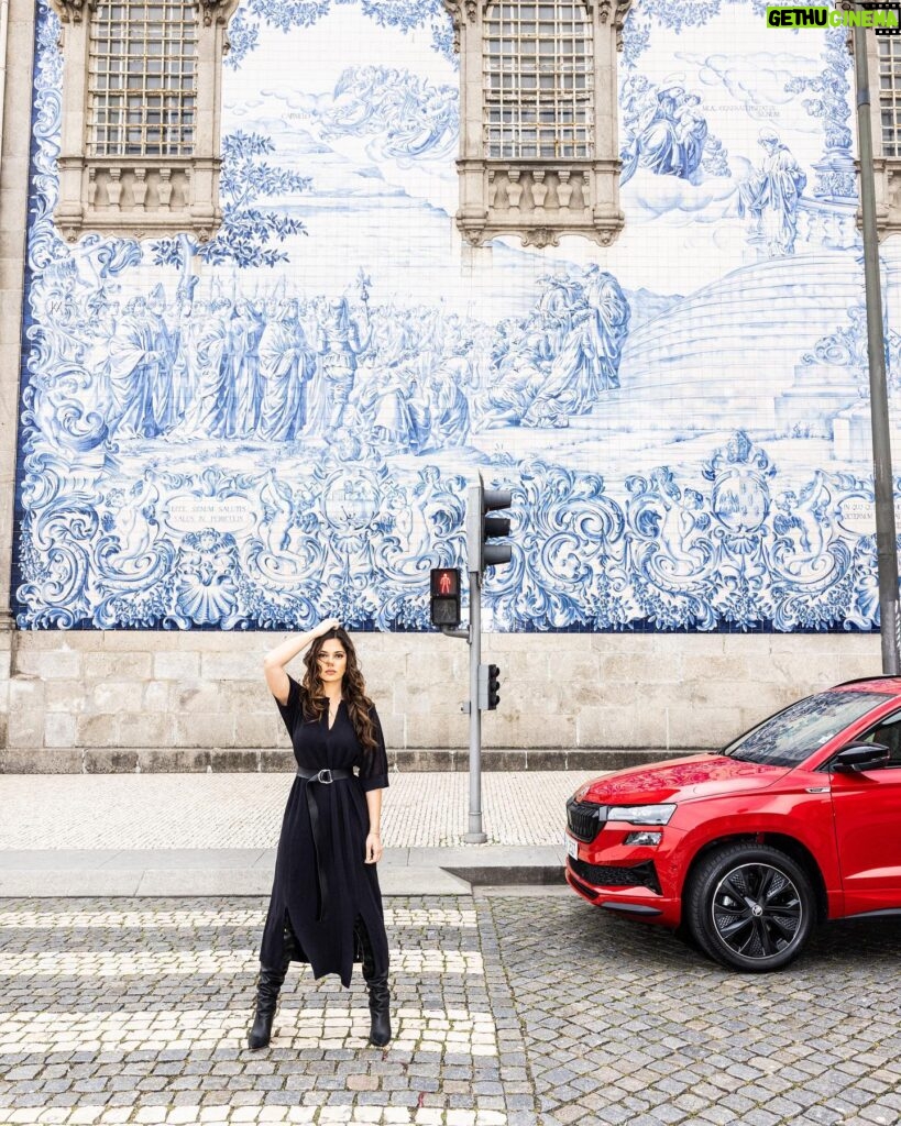 Nilam Farooq Instagram - werbung … when in PORTO with @skodade and @clemensporikys #skoda #karoq #simplyclever #farooqfaehrtkaroq