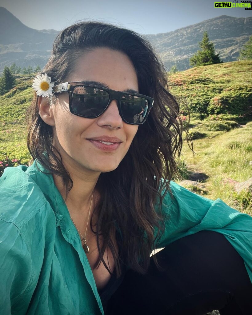 Nilam Farooq Instagram - anzeige another SWISS photo dump 🇨🇭 1-3 Matterhorn Views 🗻 4 Gornergrat Bahn 🚂 5-6 Windy Simplon Pass 💨 7 Martigny Naturschutzgebiet 🌿 #bestviewmatterhorn #gornergrat #brigsimplon #VERLIEBTindieSCHWEIZ