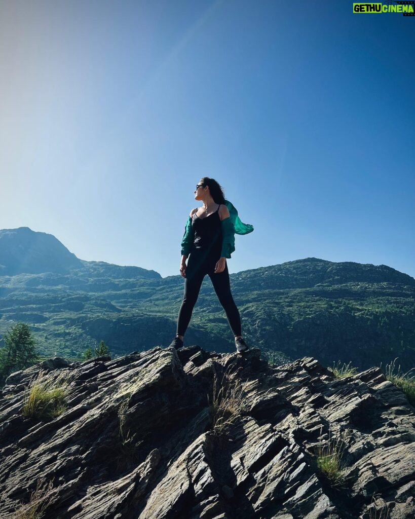 Nilam Farooq Instagram - anzeige another SWISS photo dump 🇨🇭 1-3 Matterhorn Views 🗻 4 Gornergrat Bahn 🚂 5-6 Windy Simplon Pass 💨 7 Martigny Naturschutzgebiet 🌿 #bestviewmatterhorn #gornergrat #brigsimplon #VERLIEBTindieSCHWEIZ