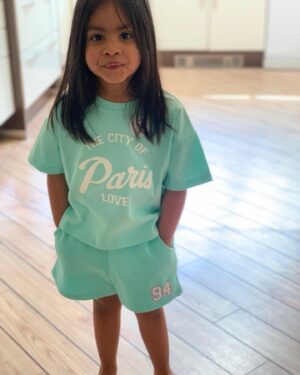 Nimisha Mehta Instagram - My not-so-little button turns 4 today 💝 Happy Birthday Reeva!!! You’ve grown into a sassy, sensitive and caring little girl who has the power to instantly light up a room. I’m so lucky to have you in my life! I wonder where she’s learnt how to pose like that 🤭 #niecelove