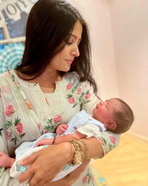 Nimisha Mehta Instagram - Rivaan, my little man making me laugh already ❣️ You are exactly what your name means, a star. You’ve brightened up our lives unexpectedly 🌟

#MassiLife #NephewLove