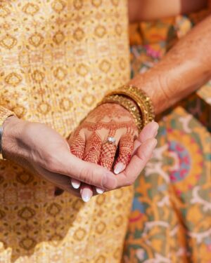 Nimisha Mehta Instagram - The Golden Hour 💛 Pithi & Mandvo, Day 2 

📸 @shivaniphotography 

#Haldi #PithiCeremony #HinJewWedding