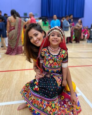 Nimisha Mehta Instagram - My not-so-little button turns 4 today 💝 Happy Birthday Reeva!!! You’ve grown into a sassy, sensitive and caring little girl who has the power to instantly light up a room. I’m so lucky to have you in my life! I wonder where she’s learnt how to pose like that 🤭 #niecelove