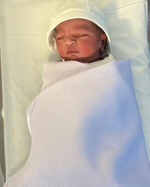 Nimisha Mehta Instagram - Rivaan, my little man making me laugh already ❣️ You are exactly what your name means, a star. You’ve brightened up our lives unexpectedly 🌟

#MassiLife #NephewLove