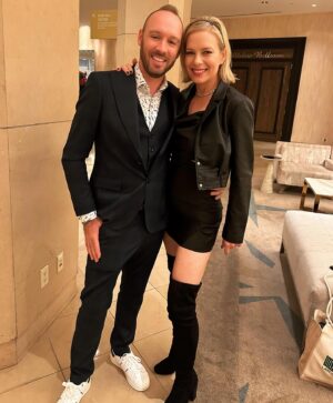 Nina Bergman Instagram - Amazing night with Last Chance For Animals honoring my dear friend and mentor @realegdaily and got to see one of my hero’s @anthonycaere 💚Please check out @lc4a
Swipe👉🏻👉🏻👉🏻
If you love animals and want to support, this organization is boots on the ground all lead by the founder Chris DeRose🌹 Check my story for fashion tips w @veganclub Have the #meatlessmonday ever💋 #boots @jeffreycambellshoes #jacket @veganclub