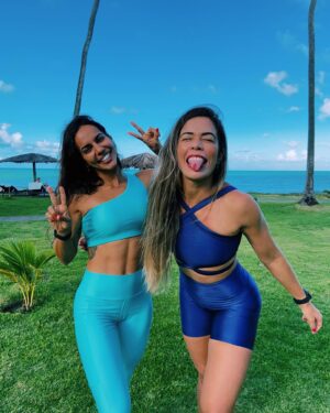 Nina Monteiro Instagram - Bom dia com muita energia por aqui ⚡️ 
Dia de treino com o look da @lumiroficial 💙 
Conheçam as peças lindas e com preços incríveis no site da Lumir. Aproveitem e usem o nosso cupom de desconto: quarteto10

 #LumirFitness #UseLumir #Lumir #Fitness #LookFitness #FitnessGirl #Fitnessmotivation #fitnesslifestyle #fitnesslife