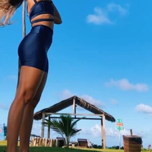Nina Monteiro Instagram - Bom dia com muita energia por aqui ⚡️ 
Dia de treino com o look da @lumiroficial 💙 
Conheçam as peças lindas e com preços incríveis no site da Lumir. Aproveitem e usem o nosso cupom de desconto: quarteto10

 #LumirFitness #UseLumir #Lumir #Fitness #LookFitness #FitnessGirl #Fitnessmotivation #fitnesslifestyle #fitnesslife